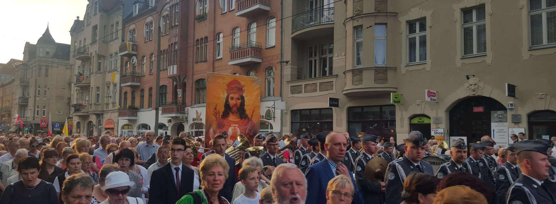 Poznań – poświęcono figurę Chrystusa