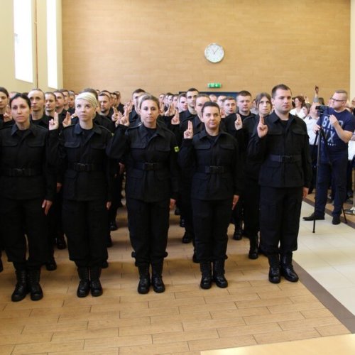 ŚLUBOWANIE NOWO PRZYJĘTYCH W SZEREGACH WIELKOPOLSKIEJ POLICJI