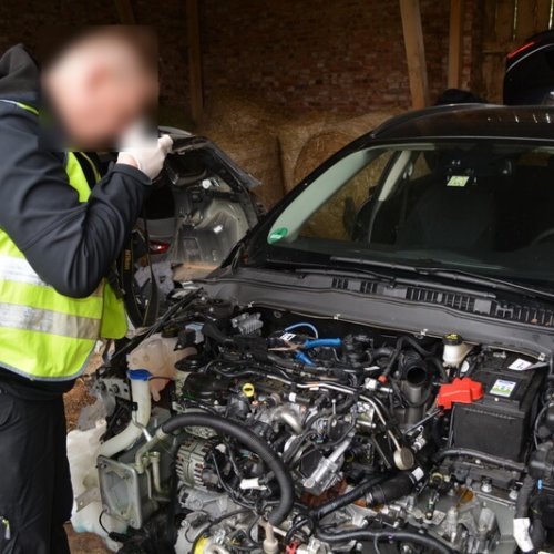 POLICJANCI ZLIKWIDOWALI DZIUPLĘ SAMOCHODOWĄ