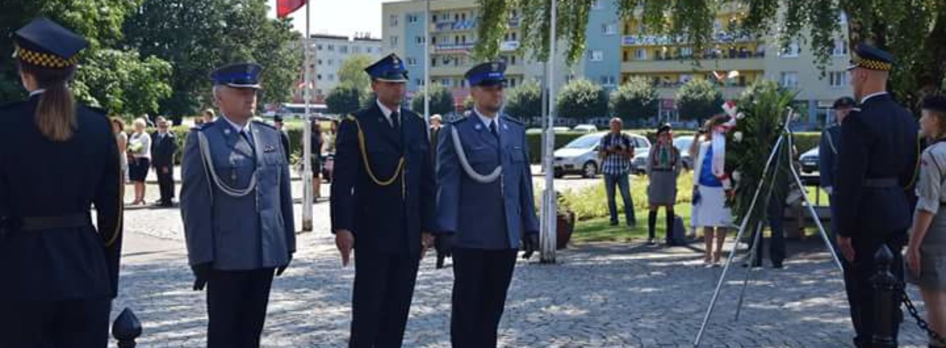 POLICJANCI NA OBCHODACH ŚWIĘTA WOJSKA POLSKIEGO