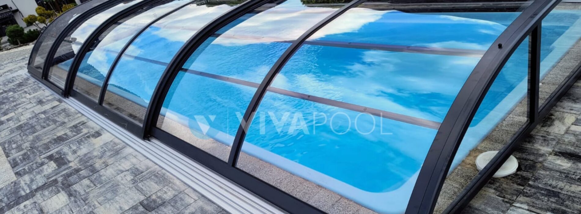 Odkurzacz basenowy ręczny, półautomatyczny czy automatyczny – który sprawdzi się najlepiej?