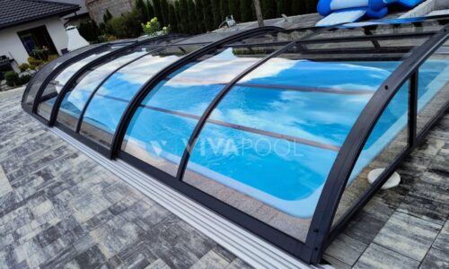 Odkurzacz basenowy ręczny, półautomatyczny czy automatyczny – który sprawdzi się najlepiej?