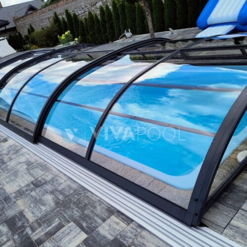 Odkurzacz basenowy ręczny, półautomatyczny czy automatyczny – który sprawdzi się najlepiej?