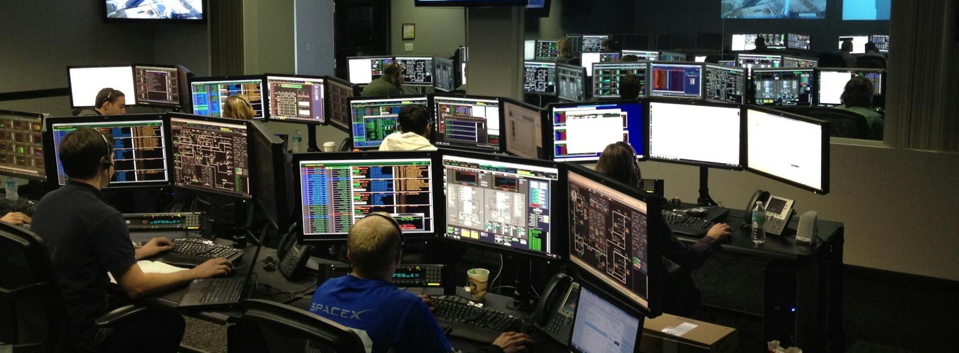 Jak dbać o sprzęt komputerowy w firmie? Praktyczne zasady dla przedsiębiorców