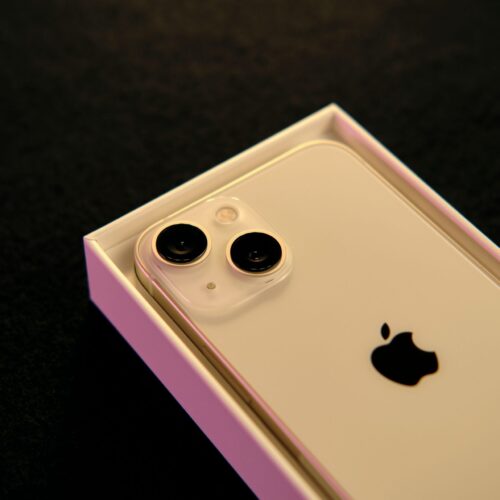 Używany iPhone 13 – na co zwrócić uwagę przed zakupem i gdzie kupić bezpiecznie?